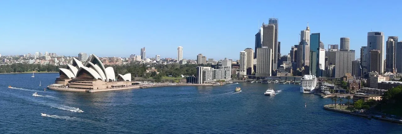 Circular Quay, la Ópera y las torres de la ciudad desde la bahía